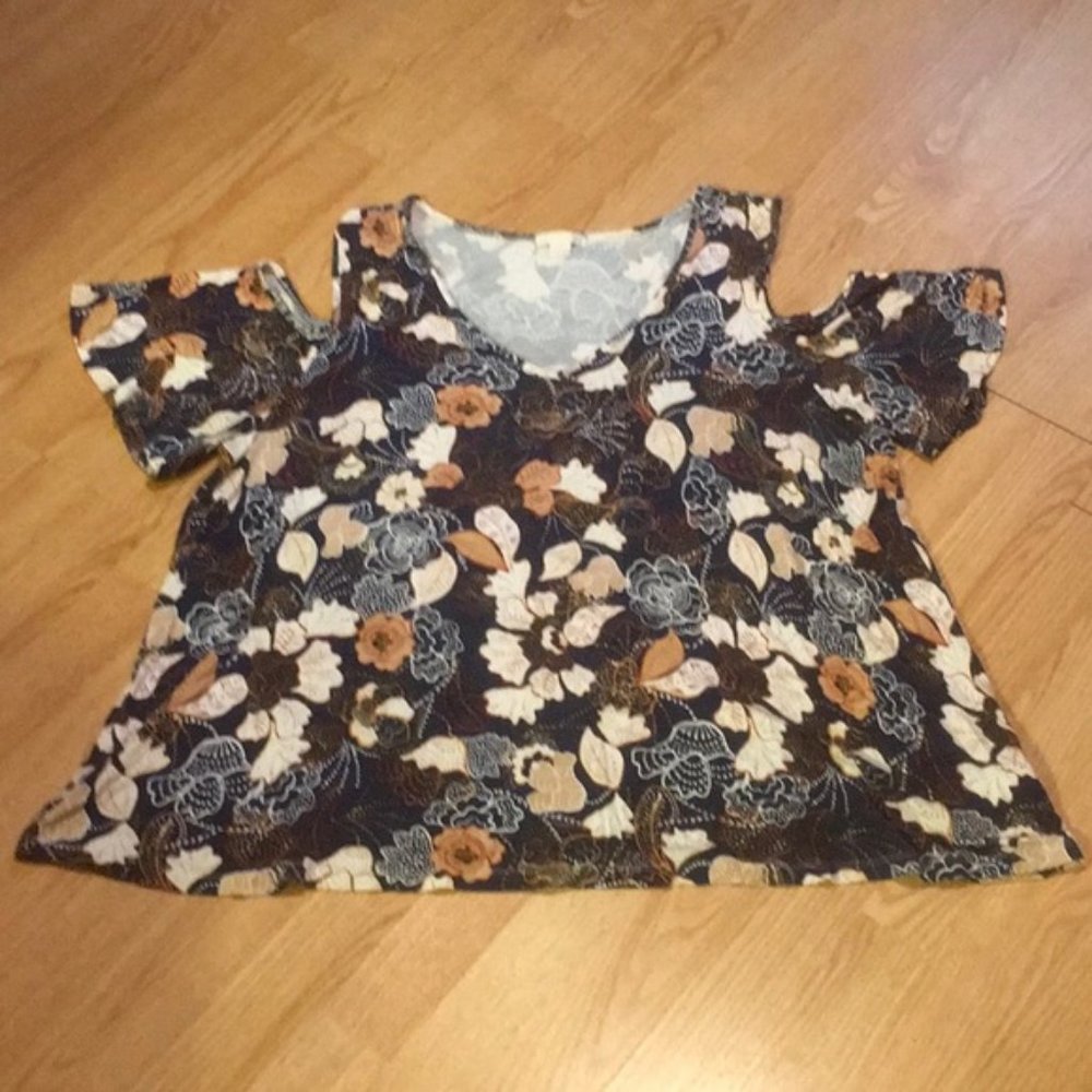 Finn & Grace Blue Floral Cold Shoulder Top Size 3x